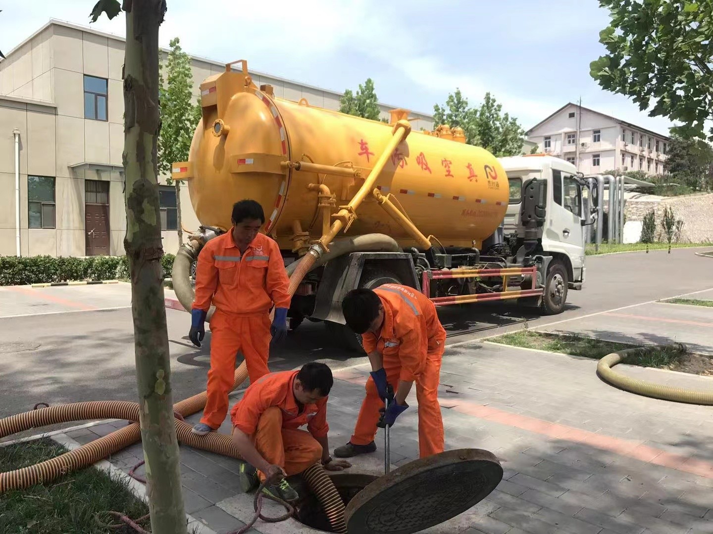 东辽化粪池清理与5-8吨吸粪车施工效率分析